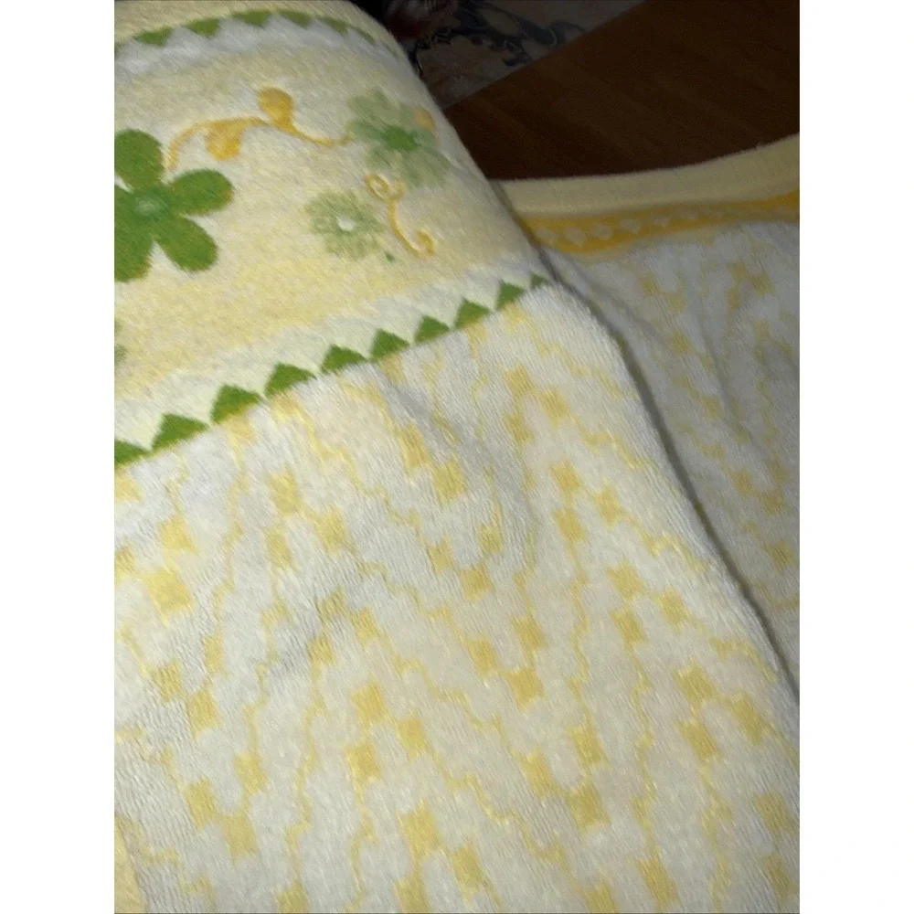 Vintage Classic Linen Bath Towels Pair YellowGold Green Embroidered‎ 5335